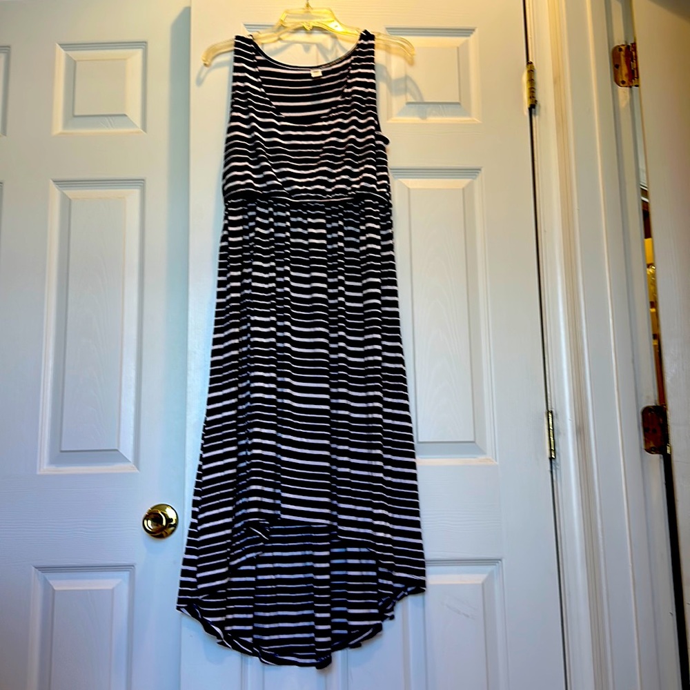 Old navy maternity/nursing dress! Comfy stretchy fabric, navy blue white stripes